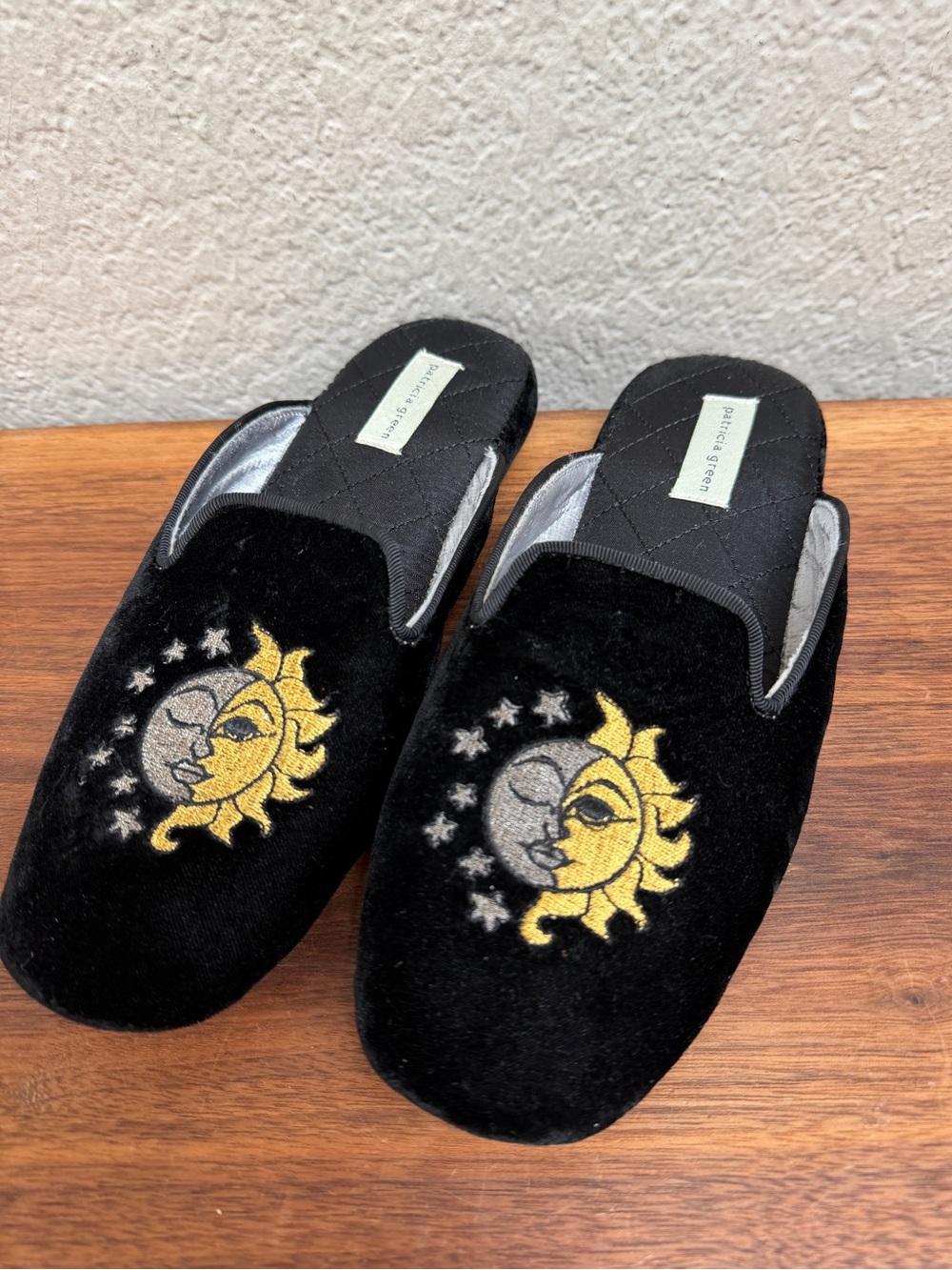 Patricia Green Black Velvet Sun & Moon Embroidered Slipper, Women’s size 8